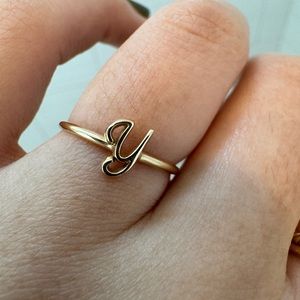Mejuri Cursive Letter Ring “Y” Sz. 6